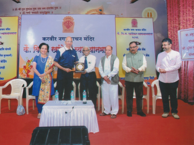 वक्त्या शुभदा गोडबोले, प्रसाद गोडबोले यांचा सत्कार करताना संस्थेचे अध्यक्ष डॉ. नंदकुमार जोशी सोबत उपस्थित उपाध्यक्ष स. दि. उर्फ नंदकुमार मराठे, कार्याध्यक्ष प्रा. डॉ. श्रीकृष्ण साळोखे, कार्यवाह डॉ. आशुतोष देशपांडे